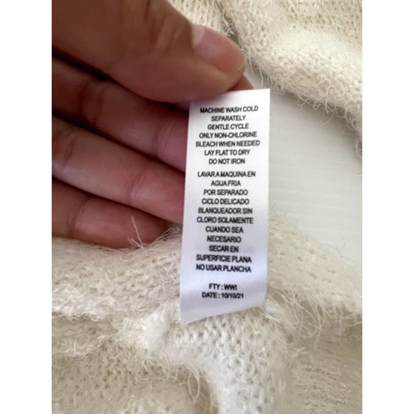 INNER CIRCLE Soft Fuzzy Wrap Sweater White, Med - Picture 9 of 9